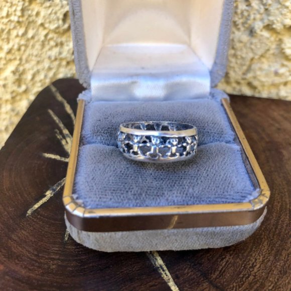 Vintage Ring Sterling Silver with Cut outs Band Size 6 - Picture 1 of 7